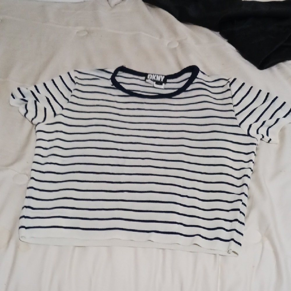 DKNY Blue and White Short Sleeve Tee Modern Style